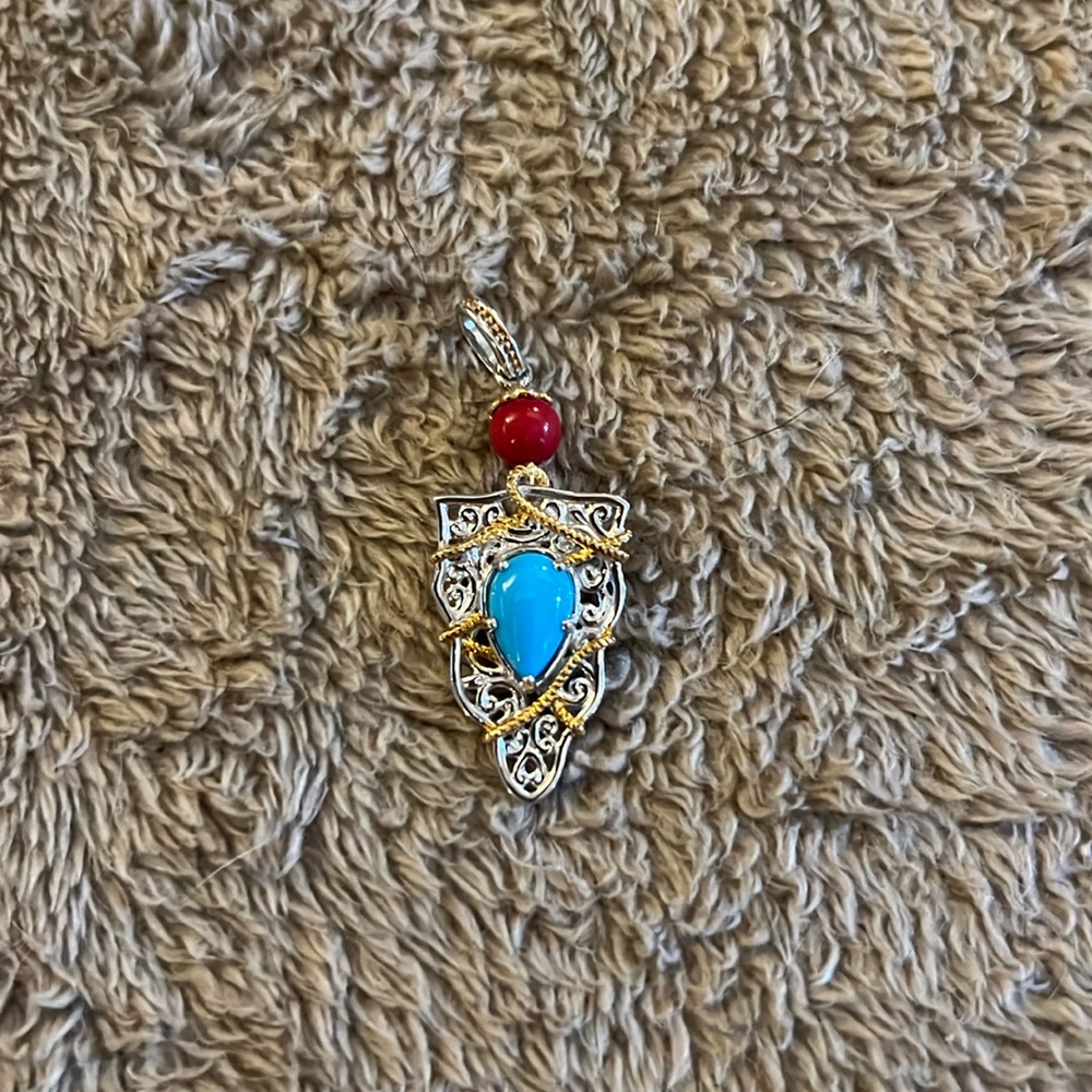 Gems en Vogue Pendant